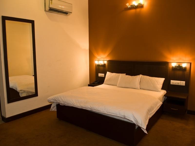 Click Hotel Kohinoor, Ludhiana Exterior foto
