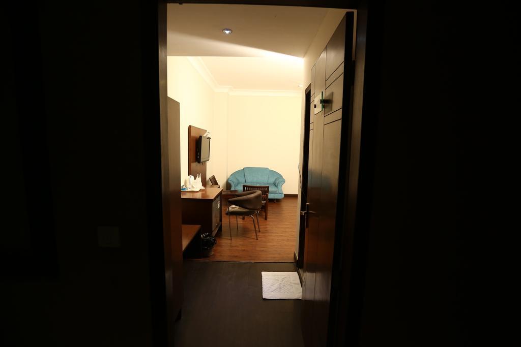Click Hotel Kohinoor, Ludhiana Exterior foto