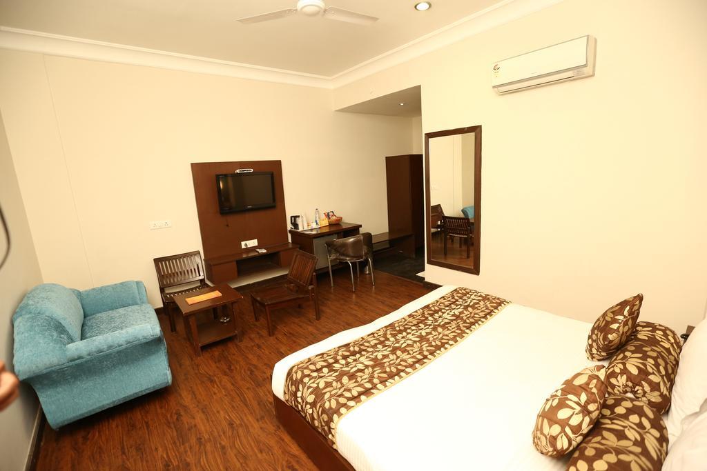 Click Hotel Kohinoor, Ludhiana Exterior foto